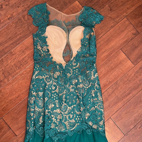 MacDuggal Evening Dress Size 4 - Picture 3 of 14